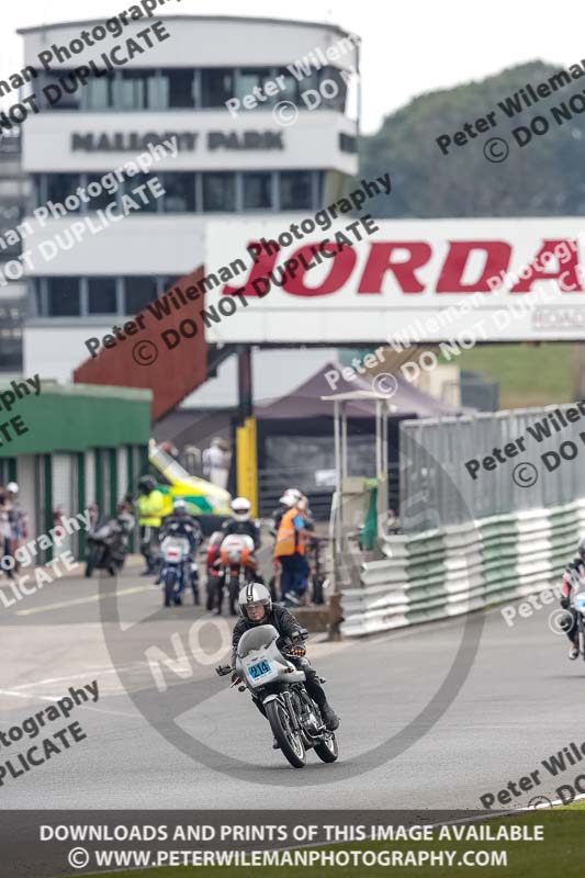 Vintage motorcycle club;eventdigitalimages;mallory park;mallory park trackday photographs;no limits trackdays;peter wileman photography;trackday digital images;trackday photos;vmcc festival 1000 bikes photographs